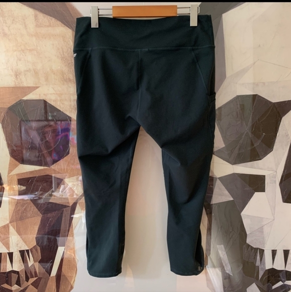 Fabletics Mila High-Waisted Pocket Capri Leggings - Picture 8 of 9